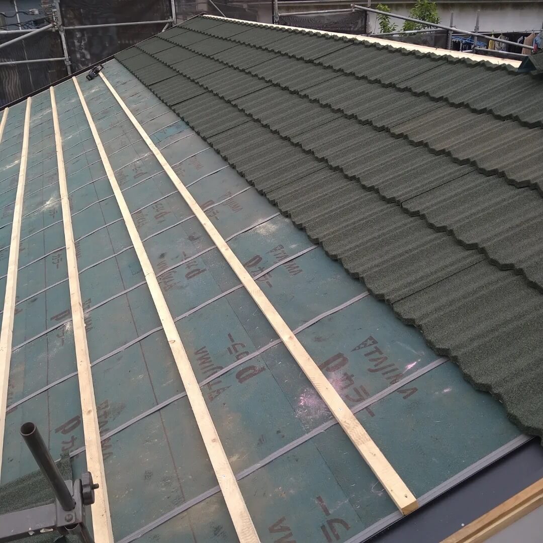 屋根葺き替え工事施工風景